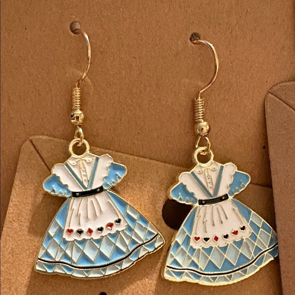 Alice in Wonderland Themed Earrings Set - Picture 3 of 5